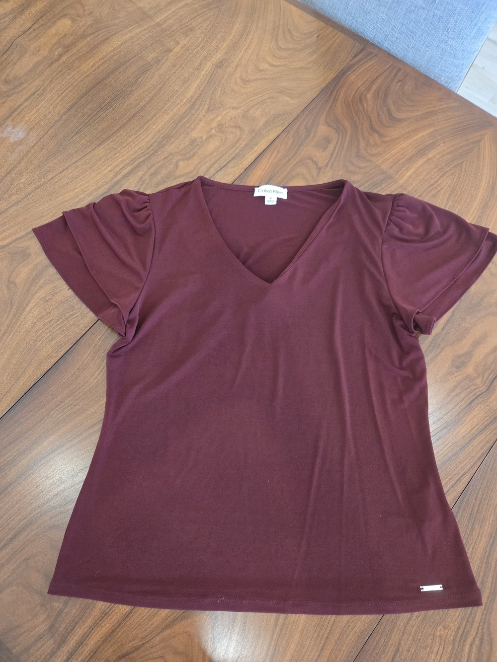 Calvin Klein Women's V-Neck Short Sleeve Top - Wine